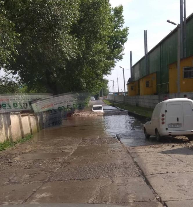 Біля ринку “Дубове” плавають машини. Коли там з’являться стоки на сайті vsim.ua Біля ринку “Дубове” плавають машини. Коли там з’являться стоки, фото №6 на сайті vsim.ua
