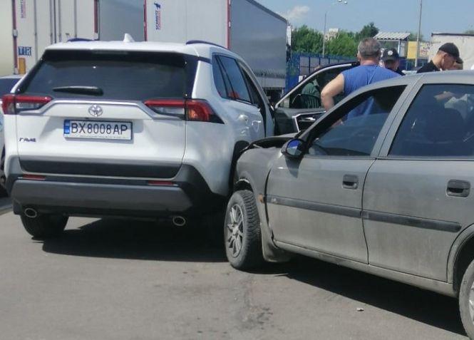 Новини Хмельницького - фото з Біля "Епіцентру" зіткнулися “Opel” та “Toyota” Біля "Епіцентру" зіткнулися “Opel” та “Toyota”, фото №1 на сайті vsim.ua