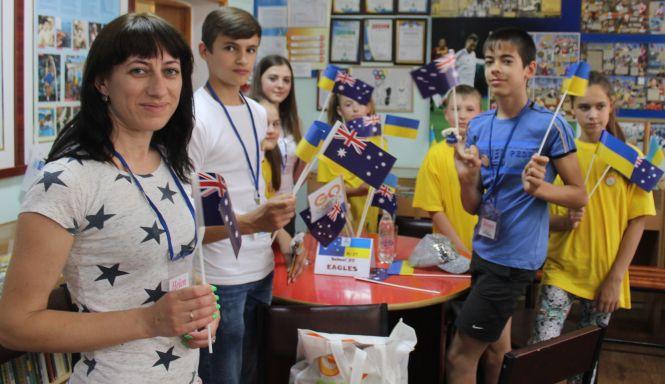 «Ви можете прийняти посла Австралії?»  Дипломат роздавала у Вінниці  кенгуру і коал, фото №7 на сайті 20minut.ua