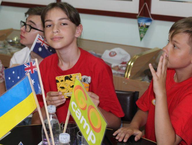 «Ви можете прийняти посла Австралії?»  Дипломат роздавала у Вінниці  кенгуру і коал, фото №5 на сайті 20minut.ua