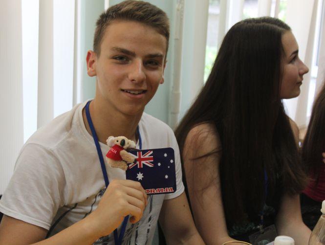 «Ви можете прийняти посла Австралії?»  Дипломат роздавала у Вінниці  кенгуру і коал, фото №8 на сайті 20minut.ua
