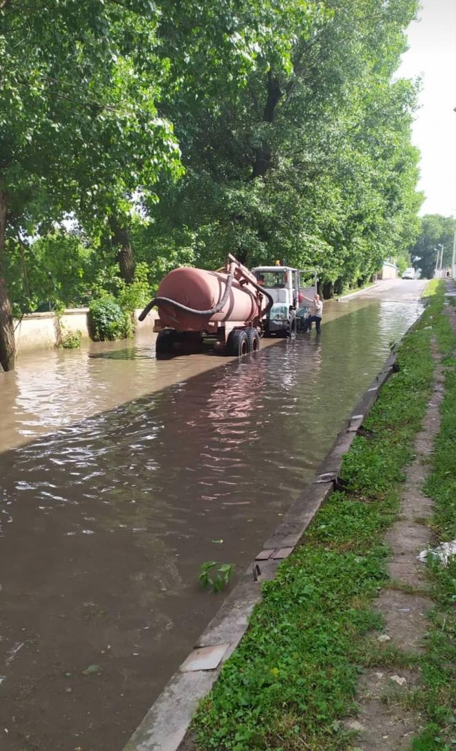 Новини Хмельницького - фото з Короткочасна злива затопила вулиці Хмельницького (ФОТО, ВІДЕО) Короткочасна злива затопила вулиці Хмельницького (ФОТО, ВІДЕО), фото №3 на сайті vsim.ua