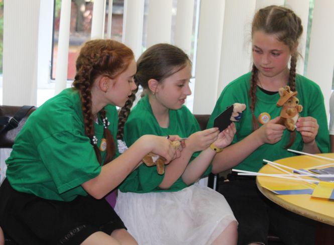 «Ви можете прийняти посла Австралії?»  Дипломат роздавала у Вінниці  кенгуру і коал, фото №4 на сайті 20minut.ua