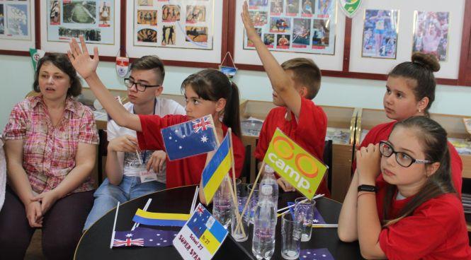 «Ви можете прийняти посла Австралії?»  Дипломат роздавала у Вінниці  кенгуру і коал, фото №10 на сайті 20minut.ua