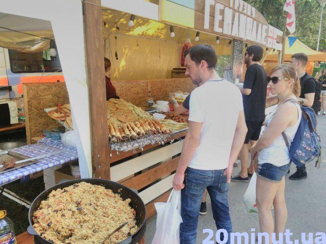 Кухня під відкритим небом, концерти та битва фарбою: у парку Шевченка гастрономічний фестиваль, фото №6 на сайті 20minut.ua
