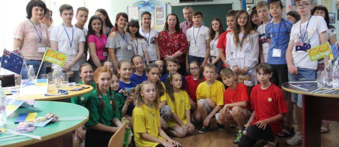 «Ви можете прийняти посла Австралії?»  Дипломат роздавала у Вінниці  кенгуру і коал, фото №2 на сайті 20minut.ua