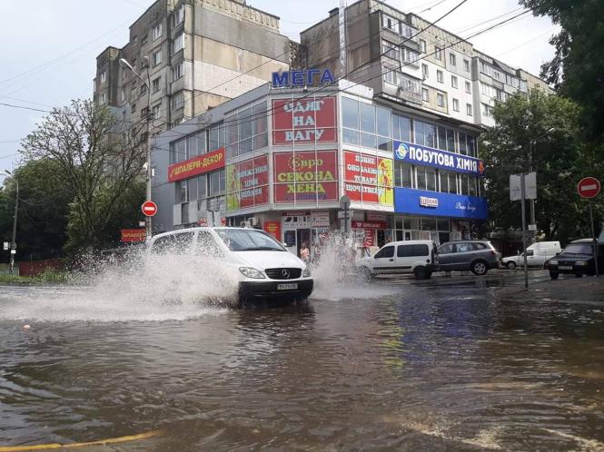 Новини Хмельницького - фото з Короткочасна злива затопила вулиці Хмельницького (ФОТО, ВІДЕО) Короткочасна злива затопила вулиці Хмельницького (ФОТО, ВІДЕО), фото №1 на сайті vsim.ua