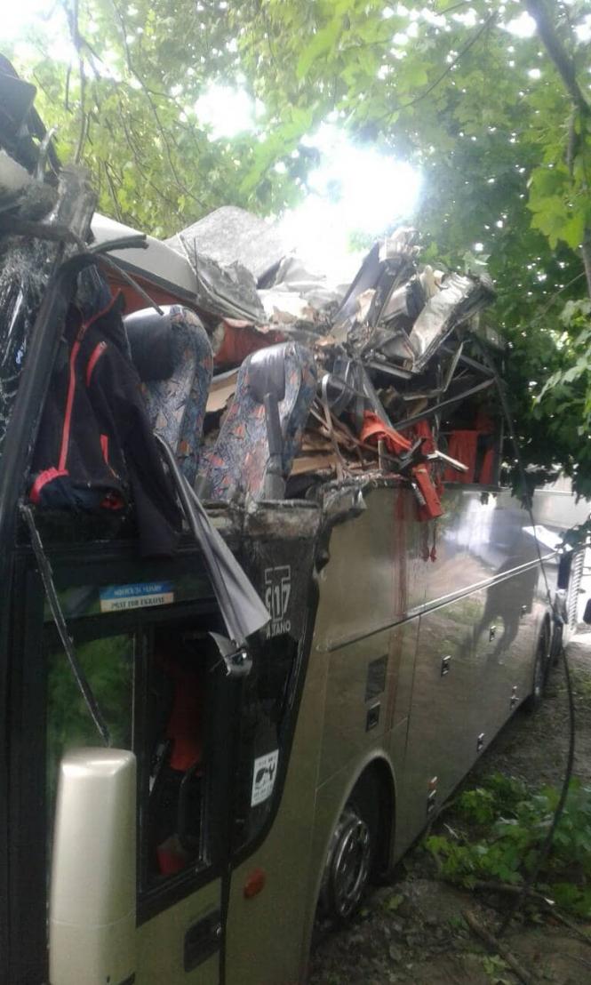 Новини Хмельницького - фото з Автобус з 26 пасажирами влетів у дерево біля Війтівців. Є загиблий і постраждалі Автобус з 26 пасажирами влетів у дерево біля Війтівців. Є загиблий і постраждалі, фото №2 на сайті vsim.ua