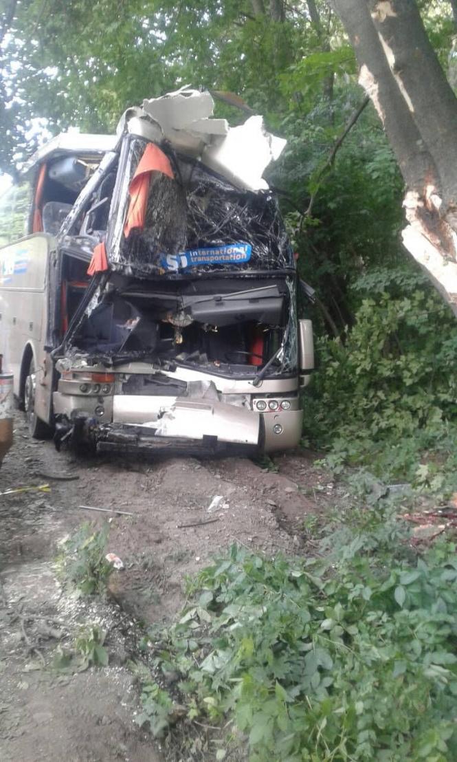 Новини Хмельницького - фото з Автобус з 26 пасажирами влетів у дерево біля Війтівців. Є загиблий і постраждалі Автобус з 26 пасажирами влетів у дерево біля Війтівців. Є загиблий і постраждалі, фото №6 на сайті vsim.ua