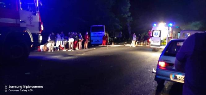 Новини Хмельницького - фото з Автобус з 26 пасажирами влетів у дерево біля Війтівців. Є загиблий і постраждалі Автобус з 26 пасажирами влетів у дерево біля Війтівців. Є загиблий і постраждалі, фото №4 на сайті vsim.ua