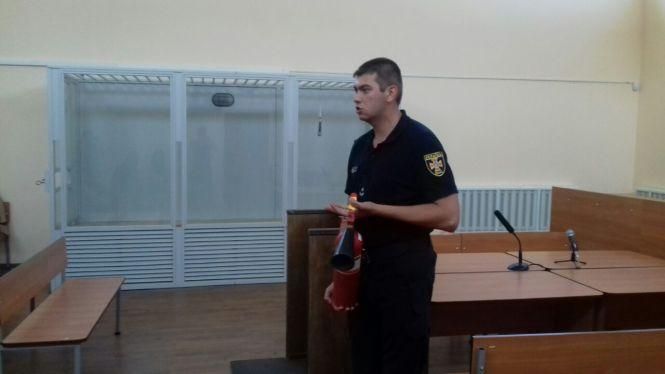 Як козятинських суддів вчили гасити вогонь, фото №1 на сайті 20minut.ua