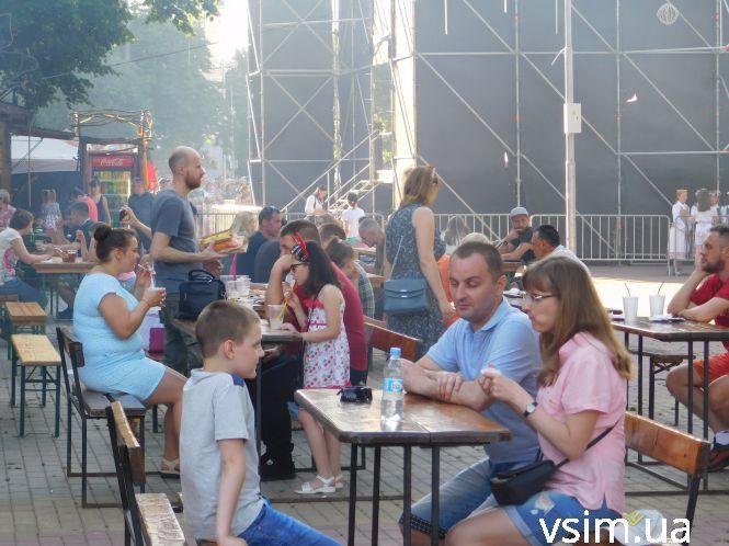 Новини Хмельницького - фото з Фуд-корт на “HlushenkovFolkfest”: що і за скільки можна з’їсти Фуд-корт на “HlushenkovFolkfest”: що і за скільки можна з’їсти, фото №8 на сайті vsim.ua