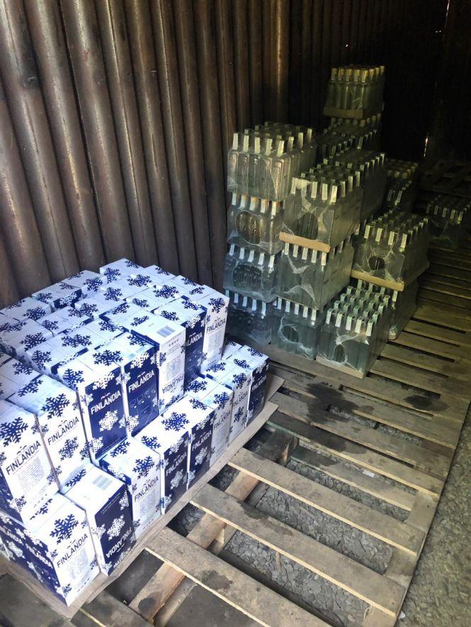 Новини Тернополя - фото з У двох підпільних цехах на Тернопільщині підробляли дорогу горілку У двох підпільних цехах на Тернопільщині підробляли дорогу горілку, фото №1 на сайті 20minut.ua