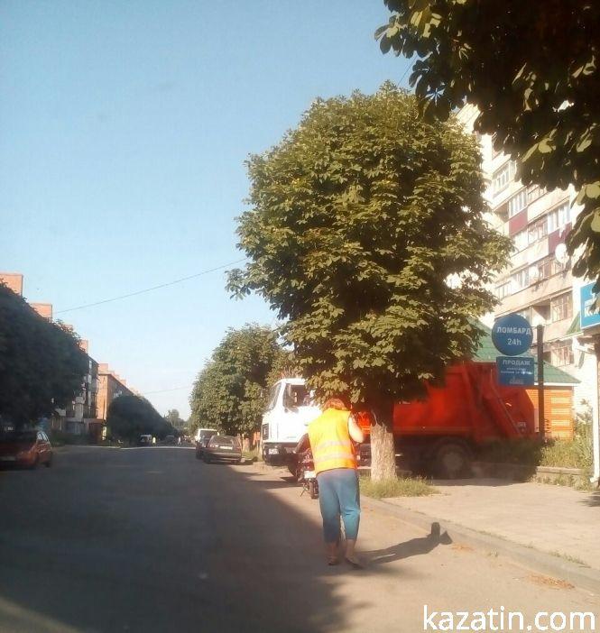Ранковий Козятин: двірники наводять порядок, фото №1 на сайті 20minut.ua