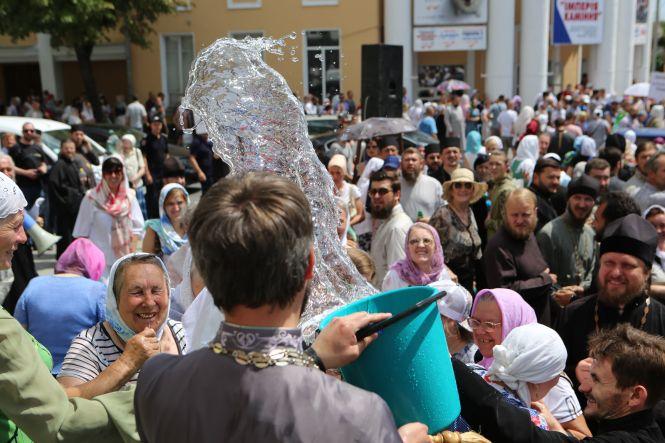 Новини Вінниці - фото з «Дайте болгарку!» Віряни МП вимагали в губернатора припинити рейдерство «Дайте болгарку!» Віряни МП вимагали в губернатора припинити рейдерство, фото №5 на сайті 20minut.ua