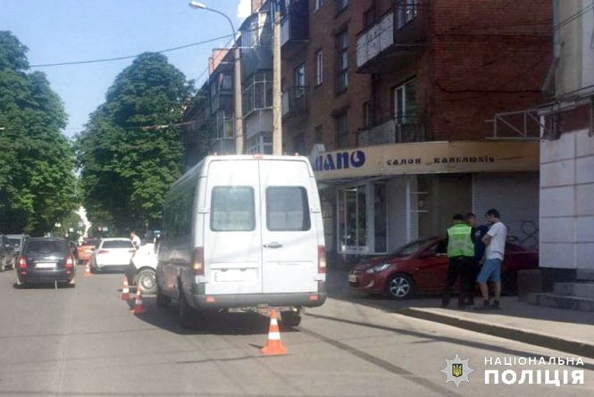 Новини Хмельницького - фото з Потрощені легковики та постраждалі пасажири маршрутки: хроніка ДТП у Хмельницькому Потрощені легковики та постраждалі пасажири маршрутки: хроніка ДТП у Хмельницькому, фото №1 на сайті vsim.ua