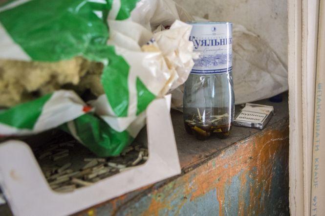 Фоторепортаж з комуналки. Як на Соборній живуть без туалетів, ванних кімнат та надій, фото №21 на сайті 20minut.ua