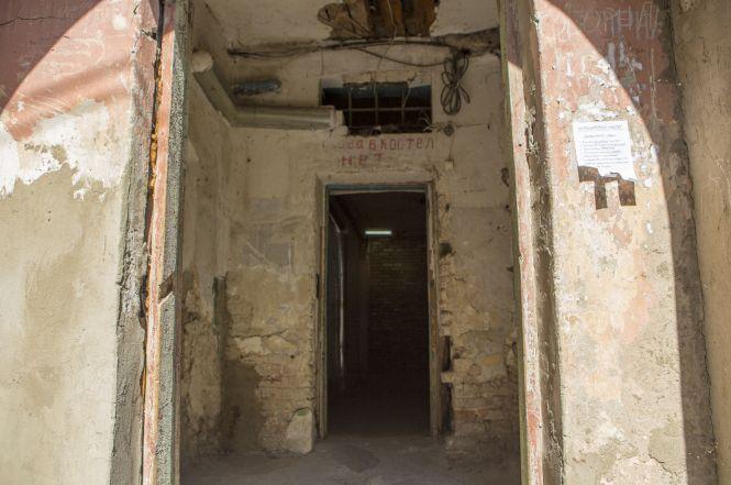 Фоторепортаж з комуналки. Як на Соборній живуть без туалетів, ванних кімнат та надій, фото №3 на сайті 20minut.ua