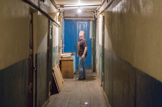 Фоторепортаж з комуналки. Як на Соборній живуть без туалетів, ванних кімнат та надій, фото №10 на сайті 20minut.ua