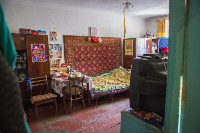 Фоторепортаж з комуналки. Як на Соборній живуть без туалетів, ванних кімнат та надій, фото №9 на сайті 20minut.ua