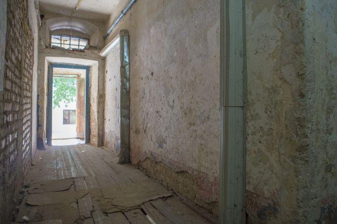 Фоторепортаж з комуналки. Як на Соборній живуть без туалетів, ванних кімнат та надій, фото №14 на сайті 20minut.ua