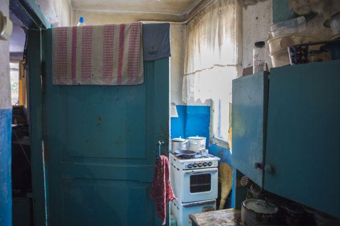 Фоторепортаж з комуналки. Як на Соборній живуть без туалетів, ванних кімнат та надій, фото №20 на сайті 20minut.ua