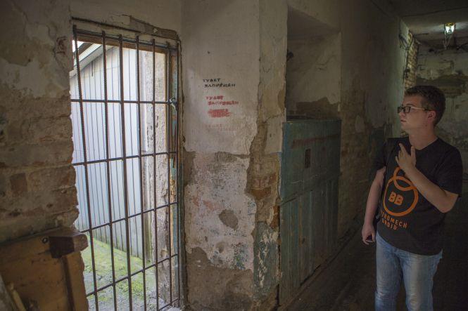 Фоторепортаж з комуналки. Як на Соборній живуть без туалетів, ванних кімнат та надій, фото №5 на сайті 20minut.ua