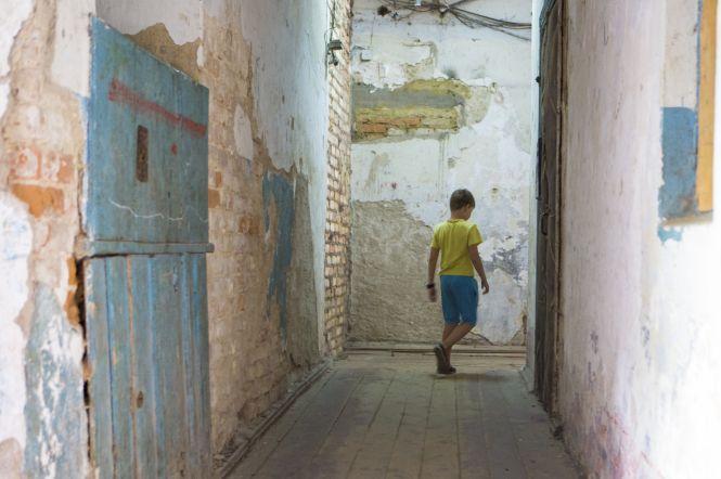 Фоторепортаж з комуналки. Як на Соборній живуть без туалетів, ванних кімнат та надій, фото №22 на сайті 20minut.ua