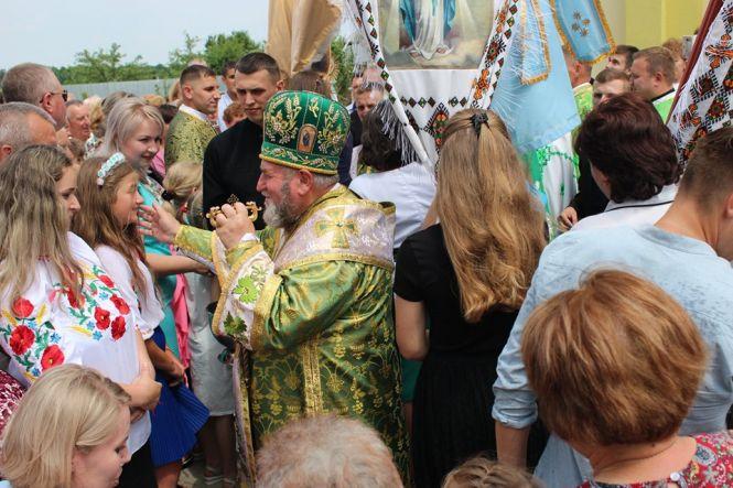 Новини Тернополя - фото з Митрополит Василій освятив храм Пресвятої Трійці у Тернопільському районі Митрополит Василій освятив храм Пресвятої Трійці у Тернопільському районі, фото №8 на сайті 20minut.ua