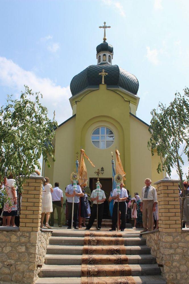 Новини Тернополя - фото з Митрополит Василій освятив храм Пресвятої Трійці у Тернопільському районі Митрополит Василій освятив храм Пресвятої Трійці у Тернопільському районі, фото №3 на сайті 20minut.ua