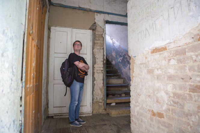 Фоторепортаж з комуналки. Як на Соборній живуть без туалетів, ванних кімнат та надій, фото №16 на сайті 20minut.ua