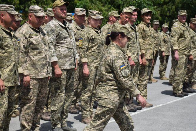 Новини Тернополя - фото з Love story у Тернополі: під час шикування військовий освідчився своїй коханій Love story у Тернополі: під час шикування військовий освідчився своїй коханій, фото №1 на сайті 20minut.ua