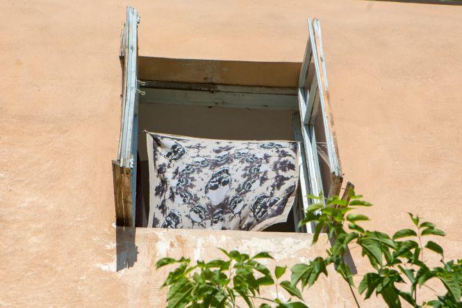 Фоторепортаж з комуналки. Як на Соборній живуть без туалетів, ванних кімнат та надій, фото №24 на сайті 20minut.ua