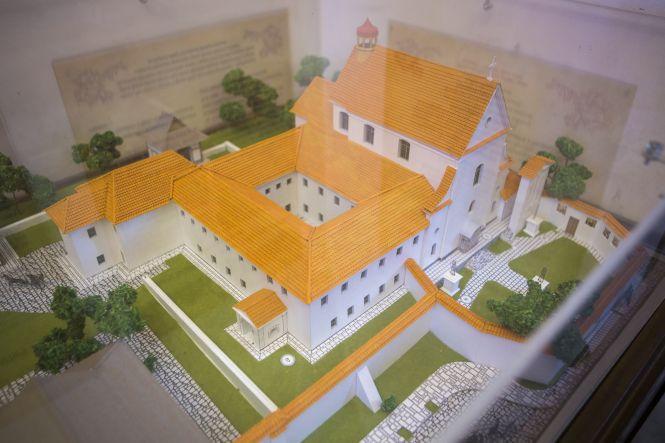 Фоторепортаж з комуналки. Як на Соборній живуть без туалетів, ванних кімнат та надій, фото №11 на сайті 20minut.ua