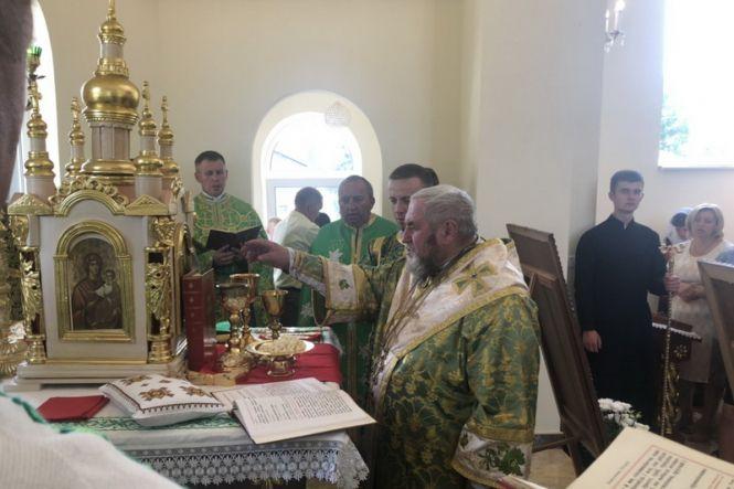 Новини Тернополя - фото з Митрополит Василій освятив храм Пресвятої Трійці у Тернопільському районі Митрополит Василій освятив храм Пресвятої Трійці у Тернопільському районі, фото №2 на сайті 20minut.ua
