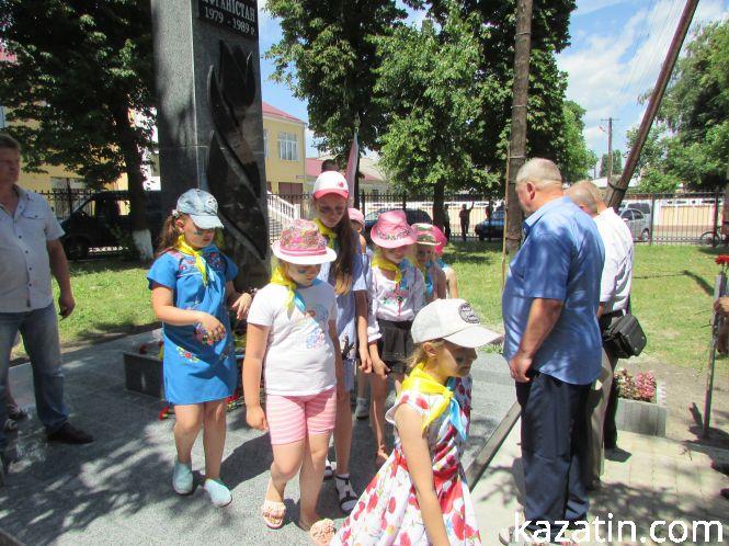 Новини Козятина - фото з Фото та відеорепортаж: в Козятині з'явився «Чорний тюльпан» Фото та відеорепортаж: в Козятині з'явився «Чорний тюльпан», фото №10 на сайті 20minut.ua