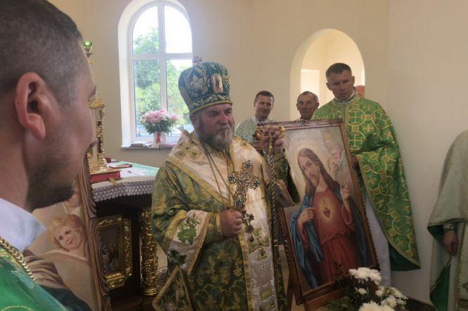 Новини Тернополя - фото з Митрополит Василій освятив храм Пресвятої Трійці у Тернопільському районі Митрополит Василій освятив храм Пресвятої Трійці у Тернопільському районі, фото №1 на сайті 20minut.ua