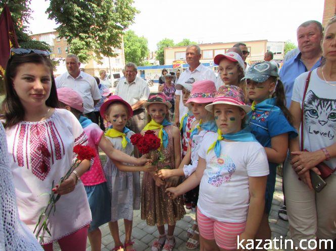 Новини Козятина - фото з Фото та відеорепортаж: в Козятині з'явився «Чорний тюльпан» Фото та відеорепортаж: в Козятині з'явився «Чорний тюльпан», фото №8 на сайті 20minut.ua