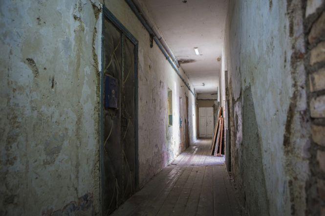 Фоторепортаж з комуналки. Як на Соборній живуть без туалетів, ванних кімнат та надій, фото №4 на сайті 20minut.ua