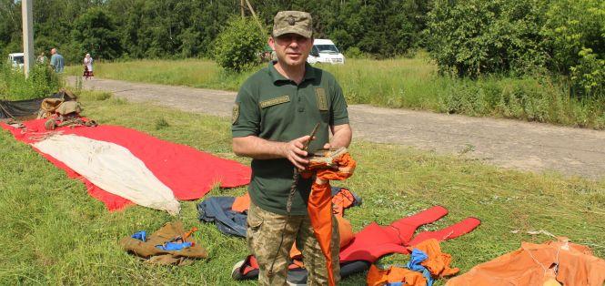 Новини Вінниці - фото з «А тепер керуйте, офіцери!» Військові зібрали дітей у… безлюдному селі «А тепер керуйте, офіцери!» Військові зібрали дітей у… безлюдному селі, фото №8 на сайті 20minut.ua