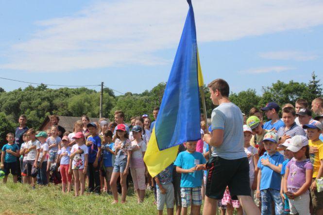 Новини Вінниці - фото з «А тепер керуйте, офіцери!» Військові зібрали дітей у… безлюдному селі «А тепер керуйте, офіцери!» Військові зібрали дітей у… безлюдному селі, фото №16 на сайті 20minut.ua