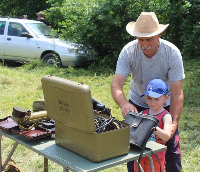Новини Вінниці - фото з «А тепер керуйте, офіцери!» Військові зібрали дітей у… безлюдному селі «А тепер керуйте, офіцери!» Військові зібрали дітей у… безлюдному селі, фото №17 на сайті 20minut.ua