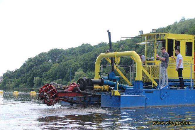 Очищення Бугу земснарядами: чиновники кажуть, що вода перестала смердіти, фото №1 на сайті 20minut.ua