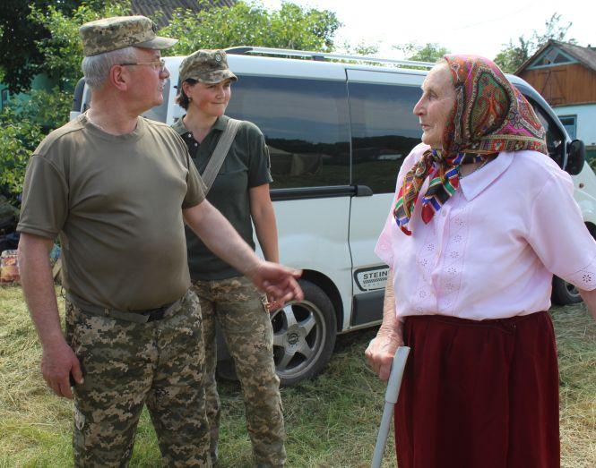 Новини Вінниці - фото з «А тепер керуйте, офіцери!» Військові зібрали дітей у… безлюдному селі «А тепер керуйте, офіцери!» Військові зібрали дітей у… безлюдному селі, фото №9 на сайті 20minut.ua