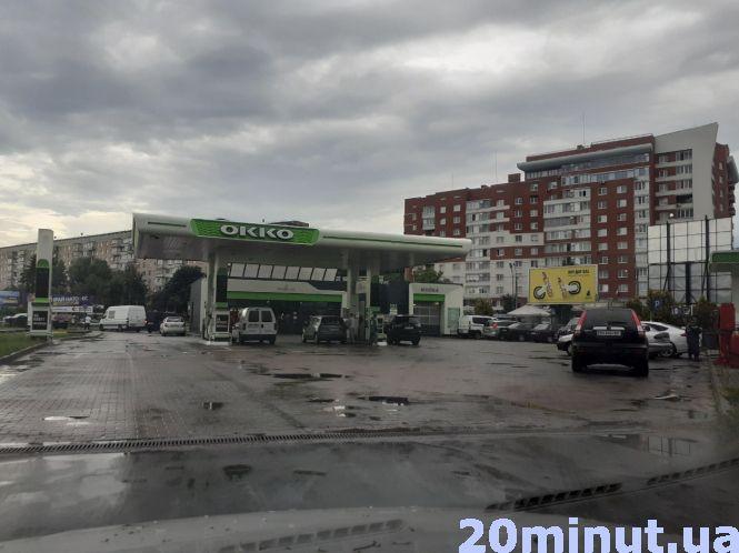 З автомобіля на заправці викрали два мільйона, фото №1 на сайті 20minut.ua