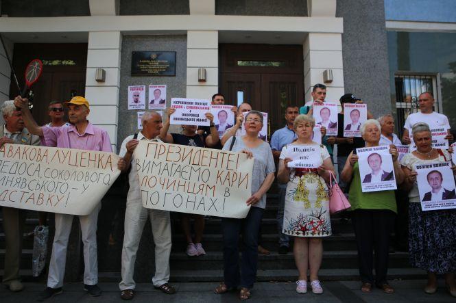 Новини Вінниці - фото з Пікет під поліцією через смерть Комарніцького: емоції, Приходько і «Ганьба!» (Прямий ефір 20minut.ua) Пікет під поліцією через смерть Комарніцького: емоції, Приходько і «Ганьба!» (Прямий ефір 20minut.ua), фото №2 на сайті 20minut.ua