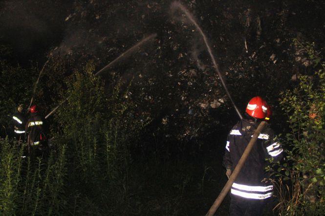 Новини Хмельницького - фото з Рятувальники разом з військовими гасили пожежу на сміттєзвалищі у Старокостянтинові (ФОТО) Рятувальники разом з військовими гасили пожежу на сміттєзвалищі у Старокостянтинові (ФОТО), фото №1 на сайті vsim.ua