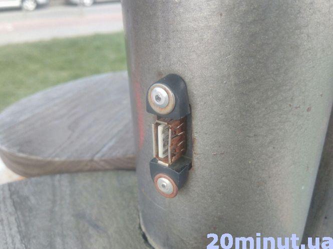 «Сонячні дерева» у Тернополі потерпають від вандалів: коли безкоштовні зарядні станції запрацюють?, фото №2 на сайті 20minut.ua