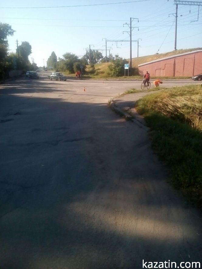 Фото дня: двірники на дорогах та черги в газконторі, фото №3 на сайті 20minut.ua