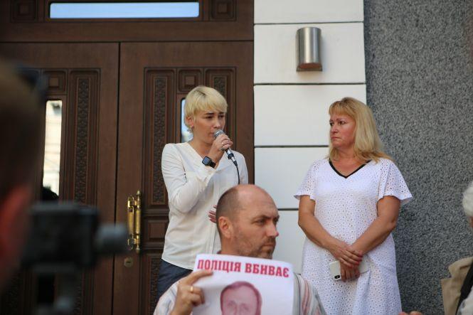 Новини Вінниці - фото з Пікет під поліцією через смерть Комарніцького: емоції, Приходько і «Ганьба!» (Прямий ефір 20minut.ua) Пікет під поліцією через смерть Комарніцького: емоції, Приходько і «Ганьба!» (Прямий ефір 20minut.ua), фото №15 на сайті 20minut.ua